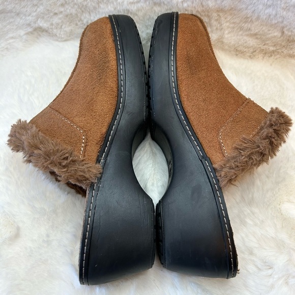 Crocs women’s rust tan cobbler leather suede Clog shoes with fur insoles Sz-9. L - Picture 8 of 16